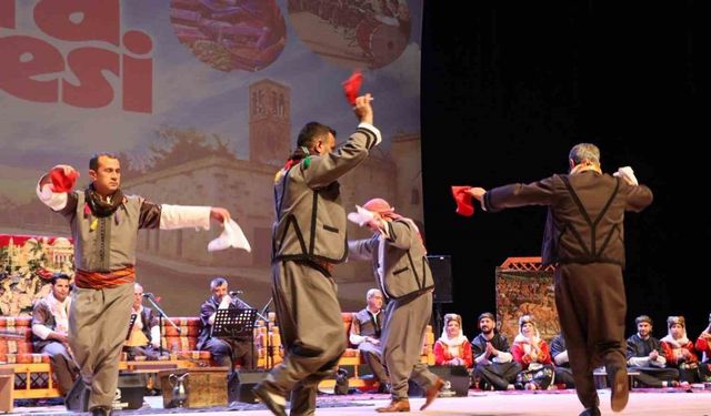 Denizli’de düzenlenen "Urfa Sıra Gecesi" ile kültürler buluştu