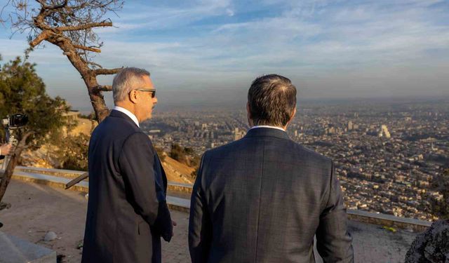 Dışişleri Bakanı Fidan, Kasyun Dağı'nda Şam'ı seyretti