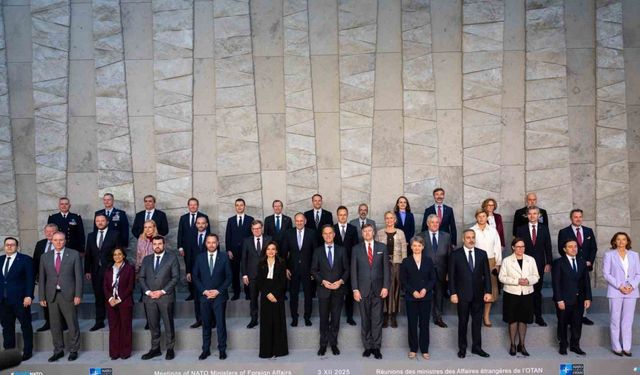 Dışişleri Bakanı Fidan, NATO Dışişleri Bakanları ile aile fotoğrafı çektirdi