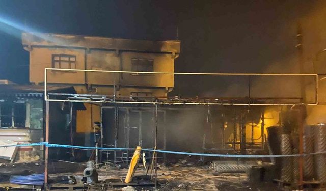 Diyarbakır’da hırdavat dükkanı alevlere teslim oldu