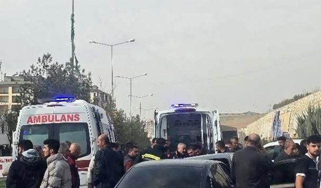 Diyarbakır’da otomobiller çarpıştı: 4 yaralı
