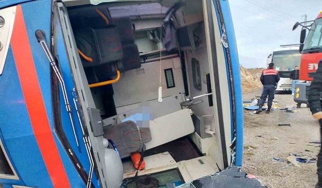 (Düzeltme) Cezaevi nakil aracı devrildi, 7 jandarma ve 2 Adalet Bakanlığı personeli yaralandı