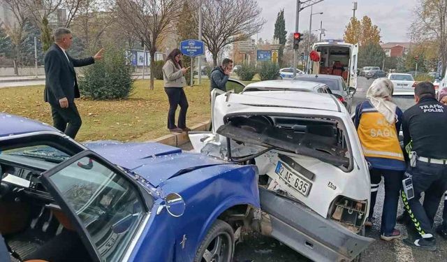 Elazığ’da 4 araçlı zincirleme kaza: 1 yaralı
