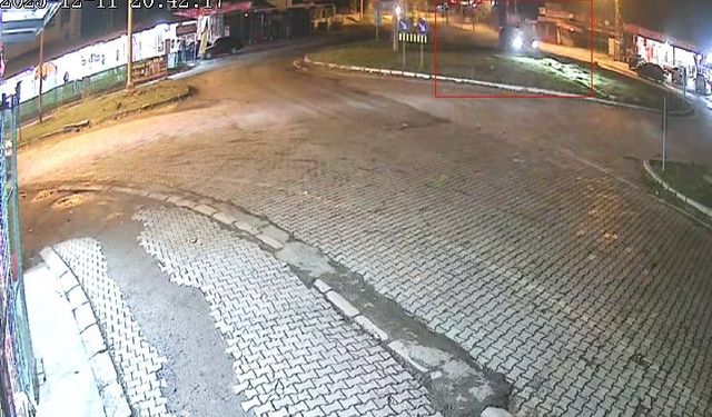 Elazığ’da kontrolü kaybedilen otomobil kavşaktaki refüje çıktı: 1 yaralı