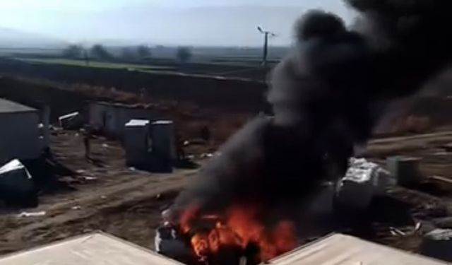 Elazığ’da park halindeki araç alev alev yandı