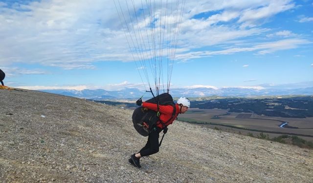 Engelini aştı yamaç paraşütüne başladı
