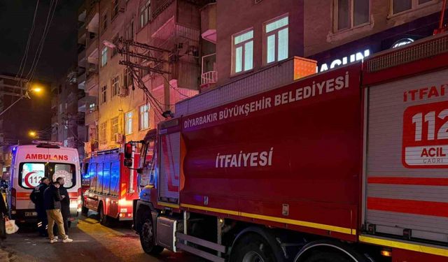 Eşiyle tartıştı, evini ateşe verdi