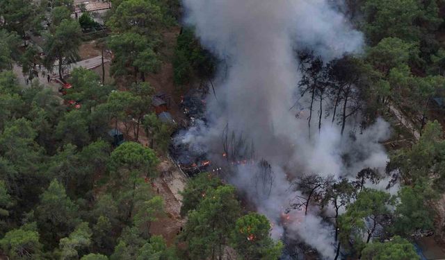 Fethiye’de karavanda çıkan yangın ormana sıçradı