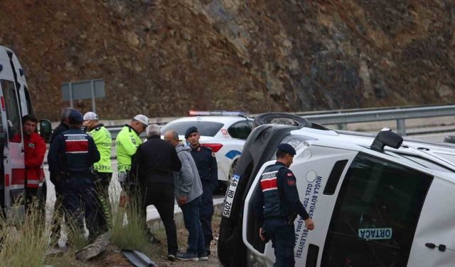 Fethiye’de yolcu minibüsü devrildi: 7 yaralı