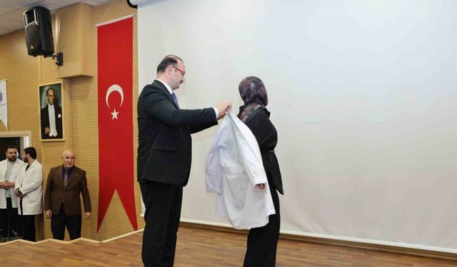 Geleceğin diş hekimleri mesleğe ilk adımlarını attı