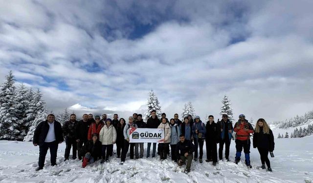 Gümüşhane’de kartpostallık manzara eşliğinde doğa yürüyüşü