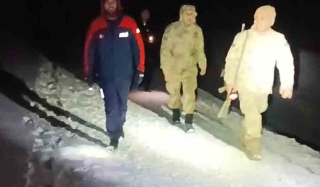 Gümüşhane’de yaylada kar nedeniyle mahsur kalan vatandaşlar kurtarıldı