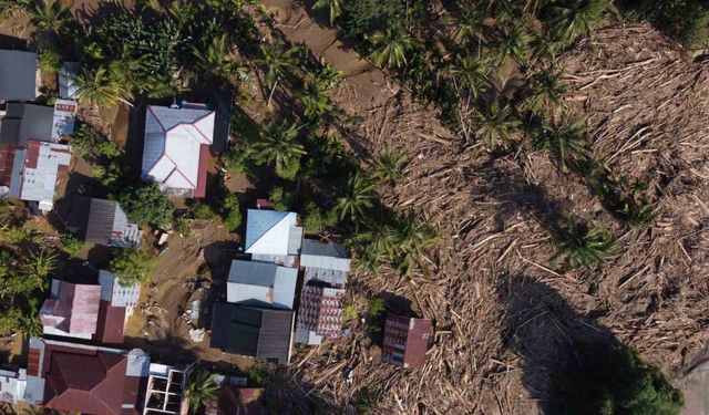 Güney Asya’daki sel ve toprak kaymalarında can kaybı bin 149’a yükseldi