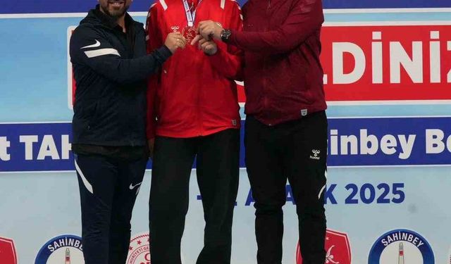 Güreşte Elmira Yasin Türkiye Şampiyonu oldu