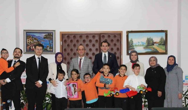 Hisarcık Kaymakamı Atam, özel öğrencileri makamında ağırladı