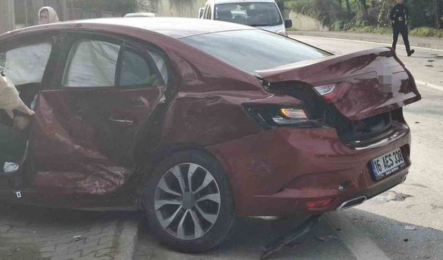 İki otomobilin çarpışması neticesinde 5 kişi yaralandı