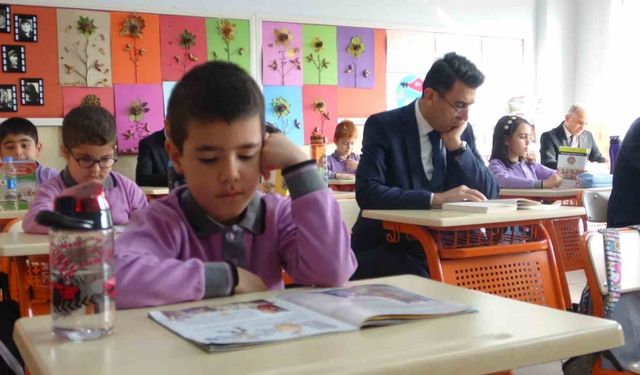 İlkokul, ortaokul ve lise düzeyindeki bütün okullarda ilk dersin ilk 20 dakikası kitap okuma saati