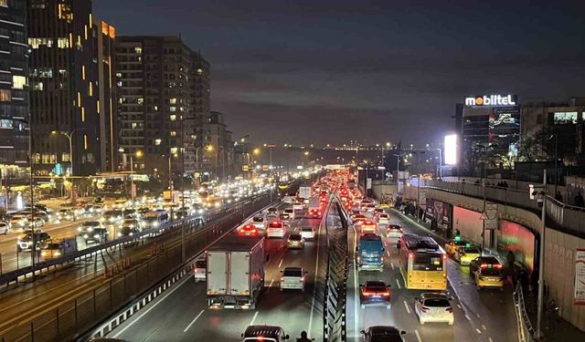 İstanbul’da trafik yoğunluğu yüzde 85’e ulaştı