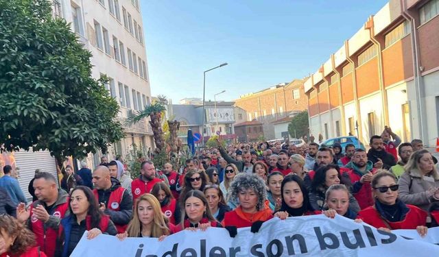 İzmir’de belediye işçileri yarım gün iş bırakma eyleminde