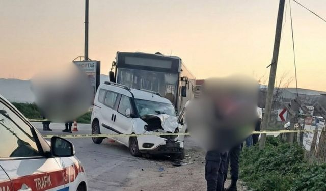 İzmir’de otobüs ile ticari araç çarpıştı: 1 ölü, 2 yaralı