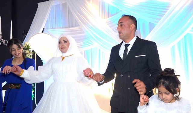 Kaçarak evlendiler, 14 yıl sonra rüya gibi bir düğünle hayallerini tamamladılar