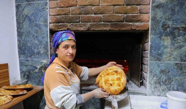 Kahramanmaraş Çardak Mahallesi’nde 170 yıllık ekmek geleneği sürüyor