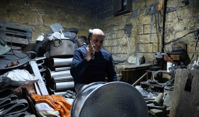 Kahramanmaraş’ta bakır ustalarının çekiç sesleri asırlık çarşıda hâlâ yankılanıyor