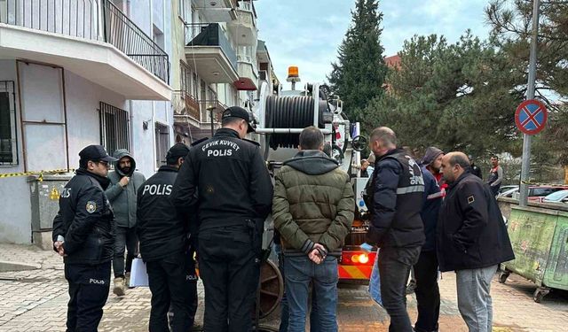 Kanalizasyonda cenin bulundu