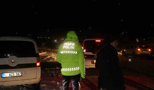 Kar ve tipi nedeniyle Sakaltutan, Kızıldağ ve Ahmediye Geçitlerinde yol ulaşıma kapandı