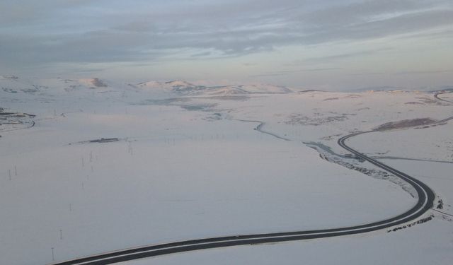 Kar yağışı sonrası kentte kartpostallık görüntüler oluştu