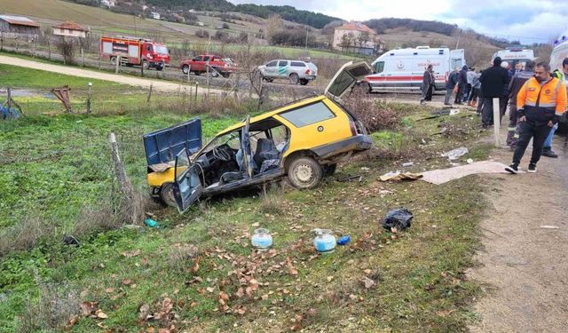 Karabük’te hafif ticari araç otomobille çarpıştı: 6 yaralı