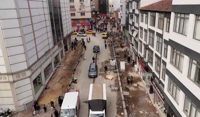 Karabük’ün en işlek caddelerinde yenileme çalışmaları sürüyor