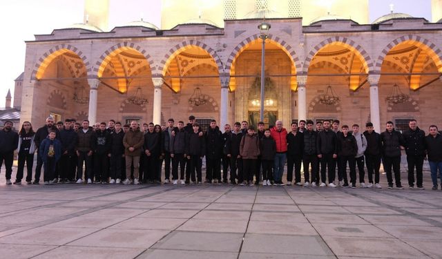 Karatay’da öğrenciler sabah namazı programında buluşuyor