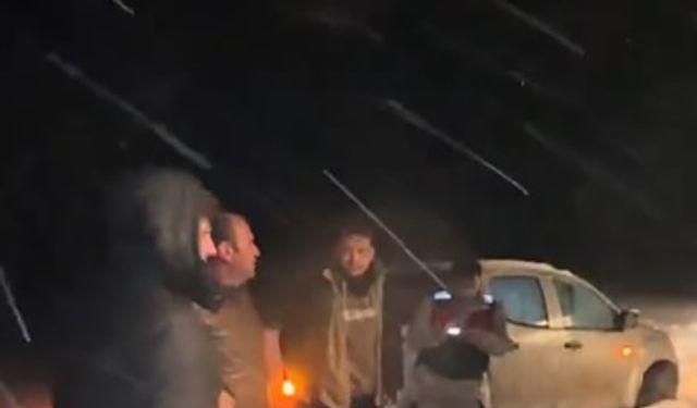 Karda mahsur kalan 4 vatandaş 3 saatlik zorlu çalışmayla kurtarıldı