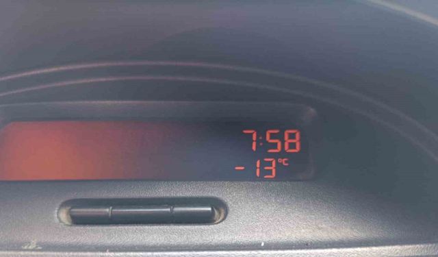 Kars buz kesti: Dondurucu soğuklar hayatı olumsuz etkiliyor