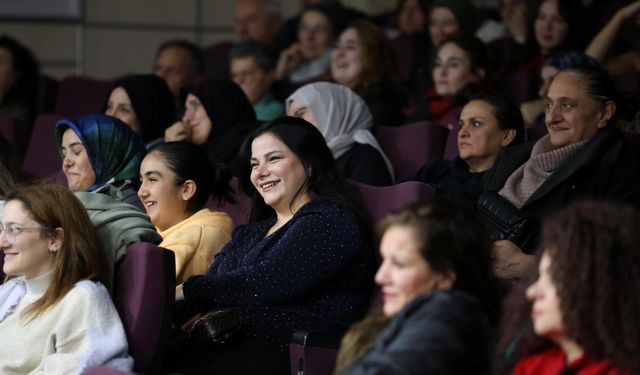 Kartepe’de tiyatro şöleni