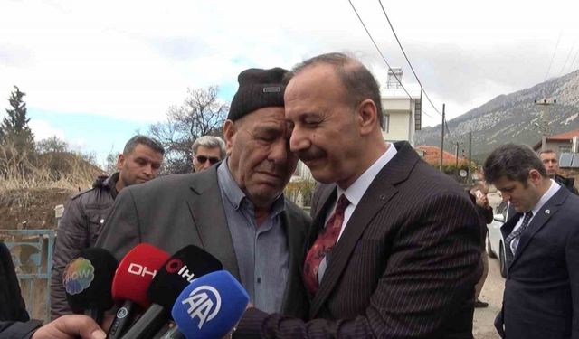 Kayıp baş arama çalışmalarında acılı baba, Vali Erin’e sarılarak gözyaşlarına boğuldu