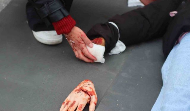 Kayseri’de film gibi otobüs kazası tatbikatı