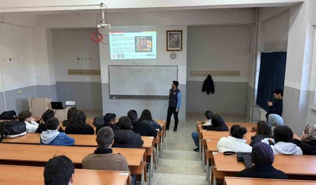 KBÜ’de öğrencilere internet bilinci ve siber riskler anlatıldı