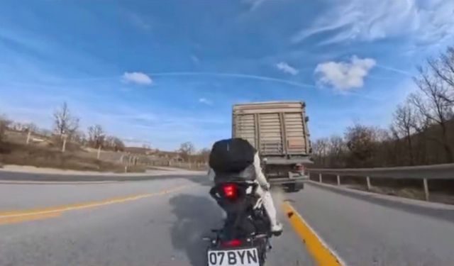 Kırklareli’nde tıra çarpan motosikletli yaralandı