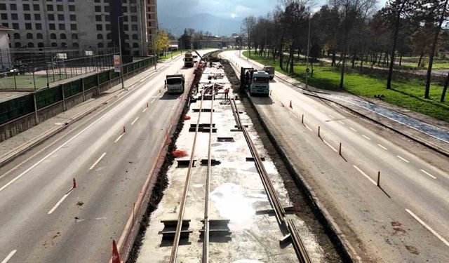 Kocaeli’de Kartepe tramvay hattının ilk rayları döşendi