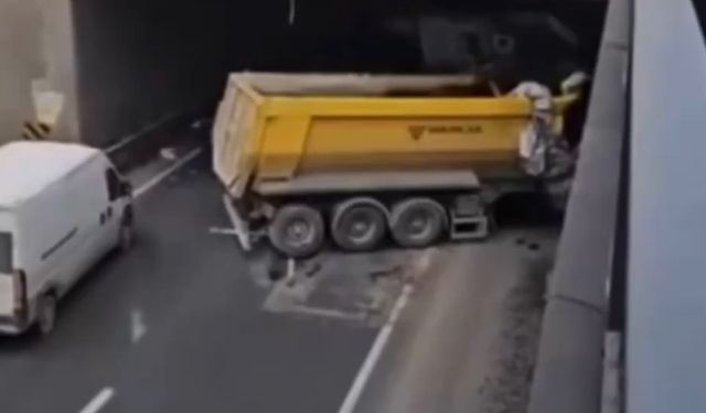 Kontrolden çıkan hafriyat kamyonu başka bir araca ve alt geçide çarptı