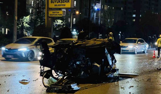 Konya’da ağaca çarpan otomobilden fırlayan yolcu kurtarılamadı