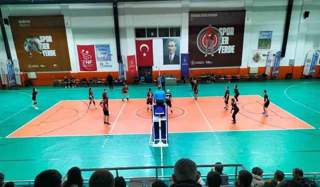Köyceğiz’de ödüllü Voleybol Turnuvası başladı