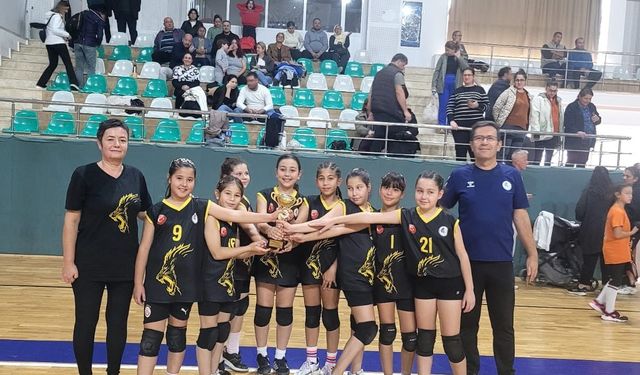 Köyceğizli minikler Voleybol Turnuvası’nda şampiyon oldu