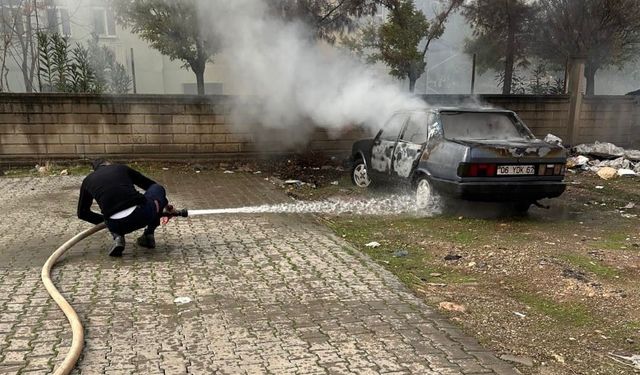 Kurtalan’da araç alev topuna döndü