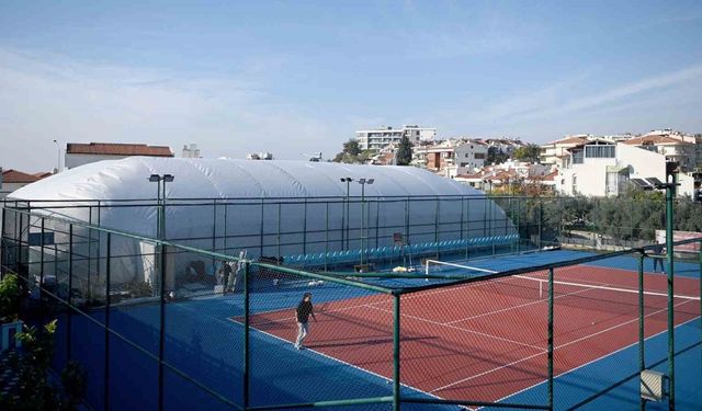 Kuşadası Tenis Kulübü’nde ’balon kort’ yapımı tamamlandı