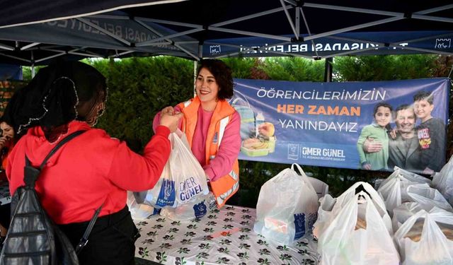 Kuşadası’nda beslenme çantalarını belediye dolduruyor