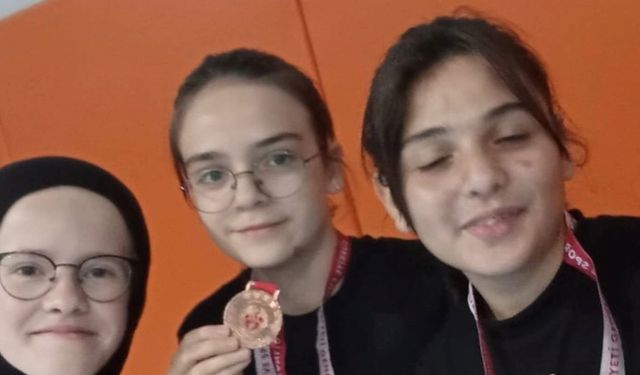 Kütahya Akşemsettin Kız Anadolu İmam Hatip Lisesi’nin masa tenisi başarısı