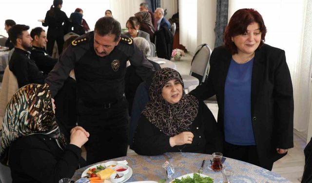 Kütahya Emniyeti şehit aileleri ve gazilerle kahvaltıda buluştu